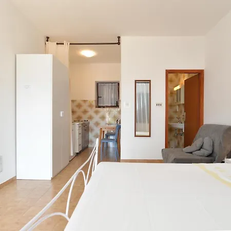 Snjezana 1747 מדולין